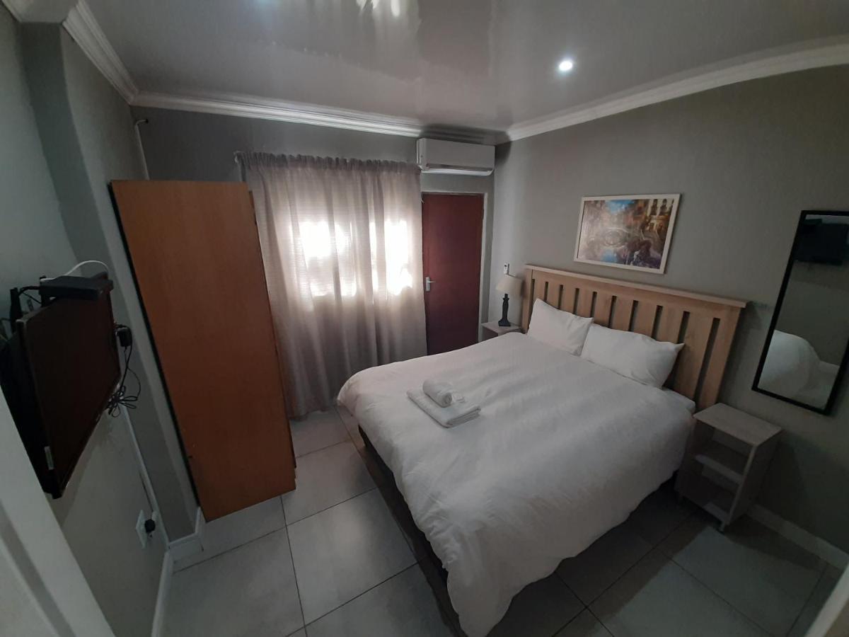 Lux Rooms On 37 Bloemfontein Exterior photo