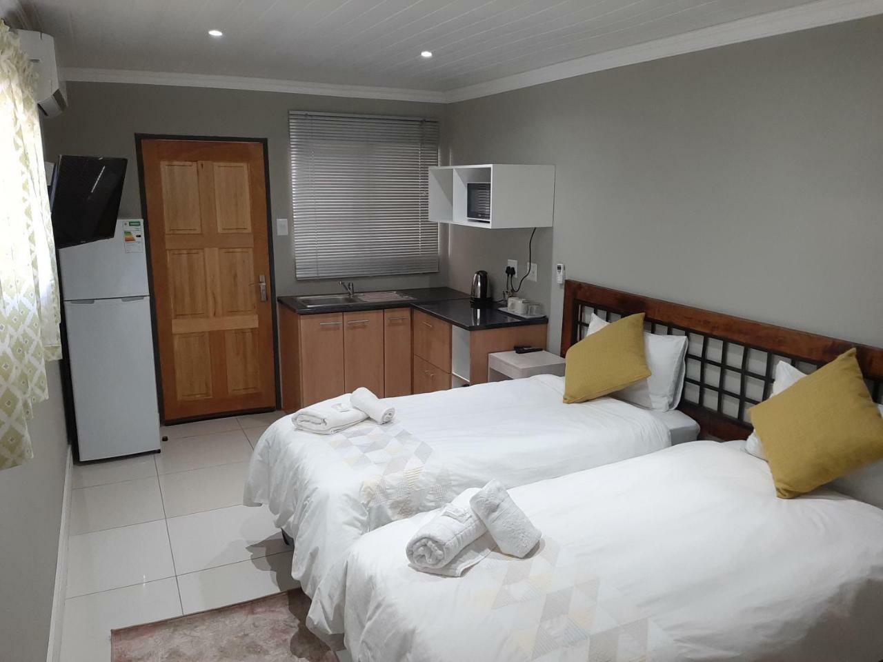 Lux Rooms On 37 Bloemfontein Exterior photo