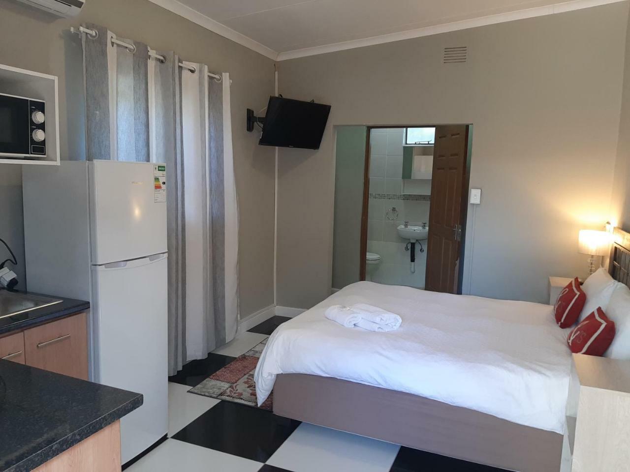 Lux Rooms On 37 Bloemfontein Exterior photo